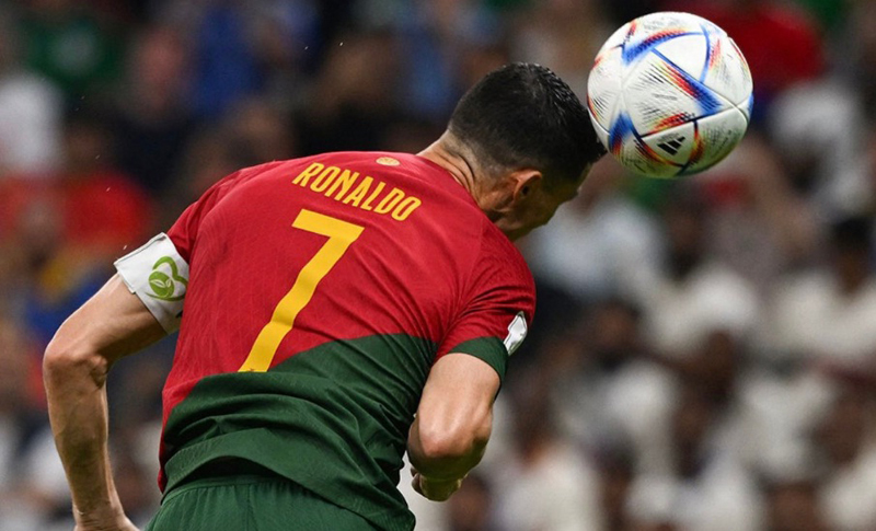 Reaksi tak terduga Cristiano Ronaldo usai gol ke gawang Uruguay dinyatakan milik Bruno Fernandes jadi sorotan. (Foto: Twitter/@piersmorgan)