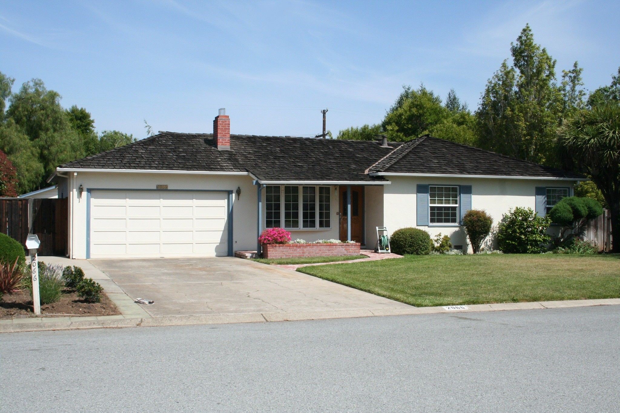 Kantor pertama Apple, garasi rumah Steve Jobs di kawasan The Los Altos, California, Amerika Serikat.