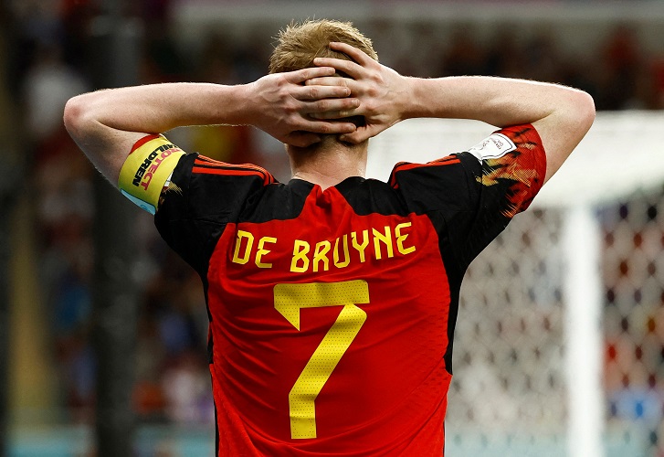 Kapten Timnas Belgia, Kevin De Bruyne tampak kecewa usai timnya gagal lolos 16 besar Piala Dunia 2022. (Foto: REUTERS)
