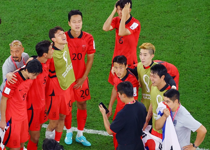 Korea Selatan menang 2-1 atas Portugal di laga pamungkas penyisihan Grup H Piala Dunia 2022. Hasil ini membuat Korea Selatan lolos ke 16 besar sebagai runner up. (foto: REUTERS).