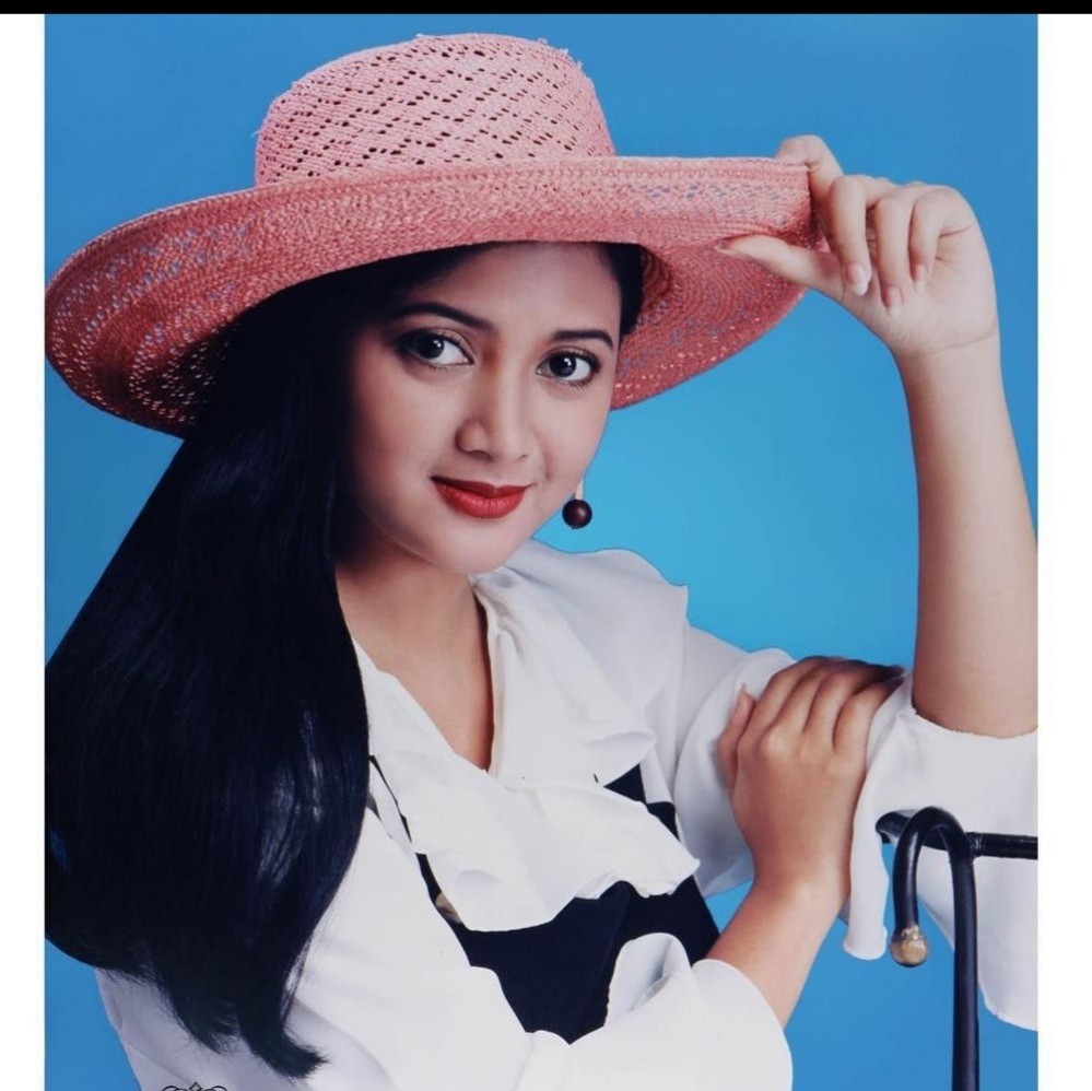 Artis cantik ada di iklan sampo era 90-an. (Foto: istimewa)