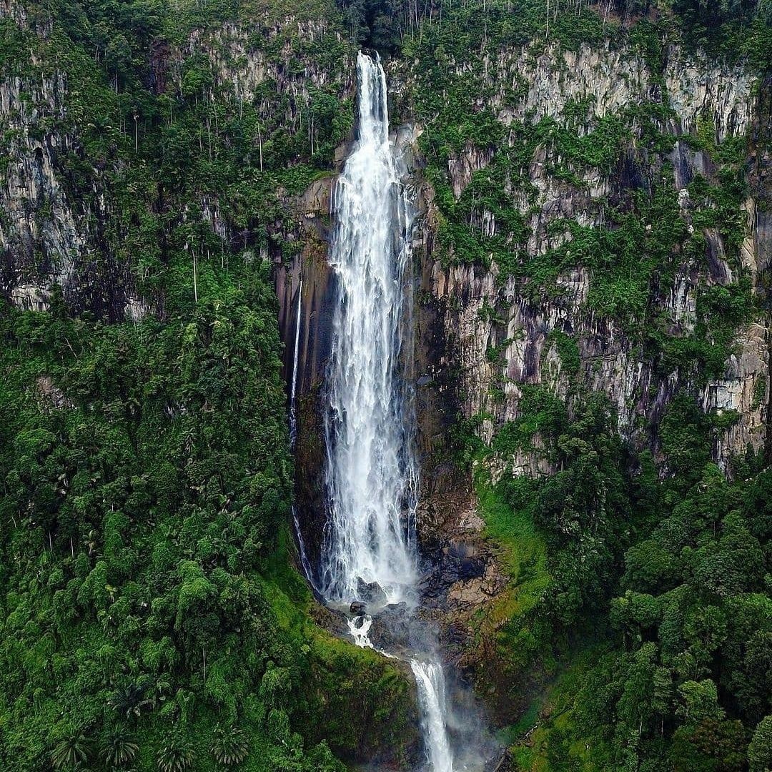 8 Air Terjun Tertinggi di Indonesia, Nomor 3 Konon Jadi Kampung Mahluk Gaib