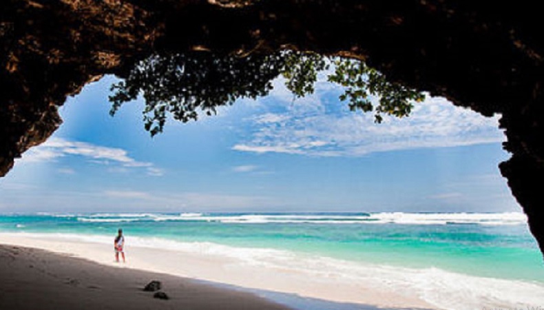 Pantai Green Bowl, salah satu surga tersembunyi di Bali. (Foto: disparda.baliprov.go.id)