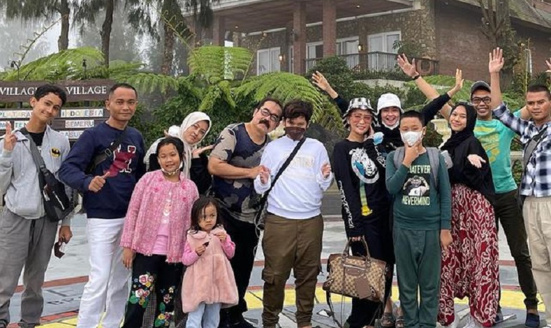 Inul Daratista bersama sama keluarga saat liburan di Bromo. (Foto: Ig/inul).