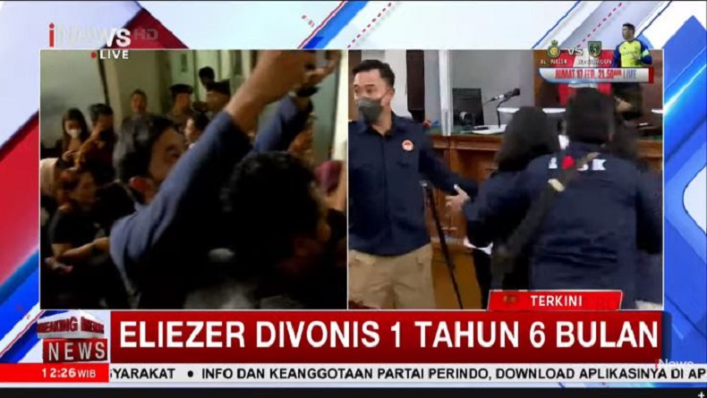 Detik-Detik Bharada E Divonis 1,5 Tahun Penjara, Tangan Bersimpuh ...