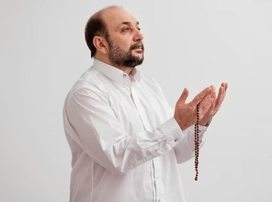 Doa Qunut Subuh Versi Panjang dan Pendek Lengkap Arab, Latin dan Artinya