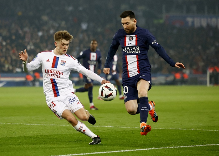 lionel_messi_johann_lepenant_psg_vs_lyon