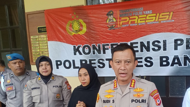 Napi Kasus Korupsi Di Lapas Sukamiskin Salat Idul Fitri Dan Terima ...