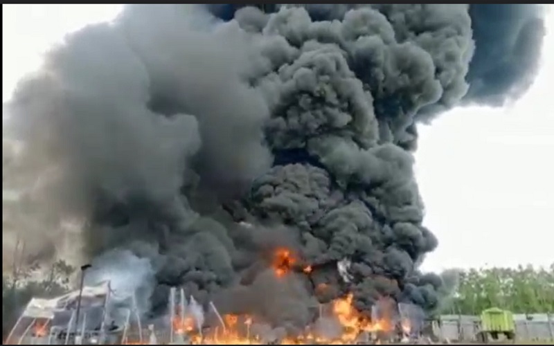 gudang_solar_ilegal_terbakar