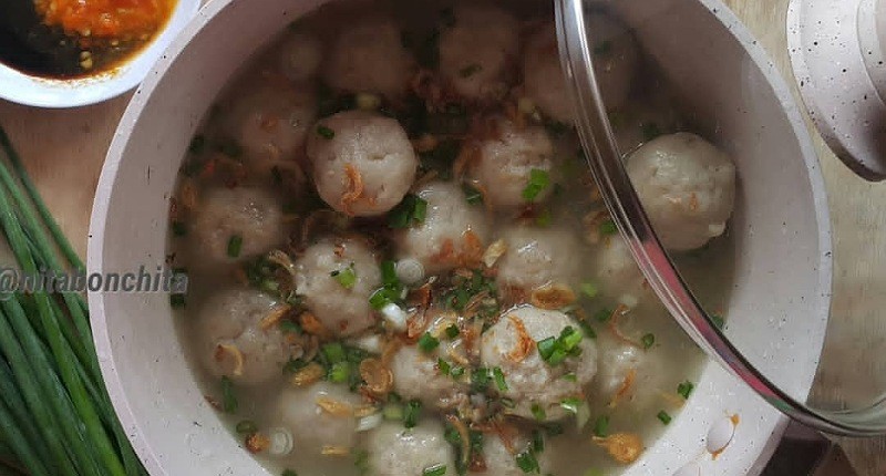 Resep Kuah Bakso Solo yang Segar dan Gurih, Ternyata Ada Bumbu Rahasianya!