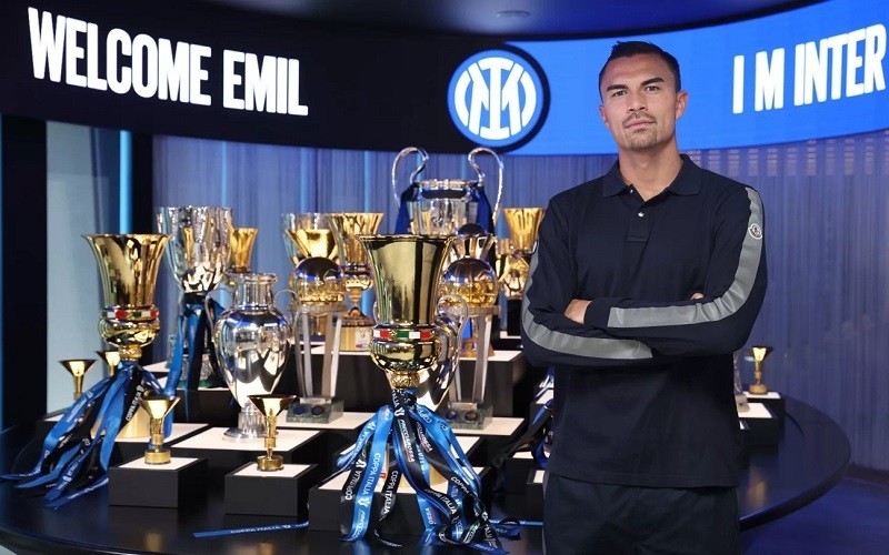 Kiper Inter Milan Emil Audero kode memasang bendera merah putih di media sosial. (Foto: Instagram/emil_audero)