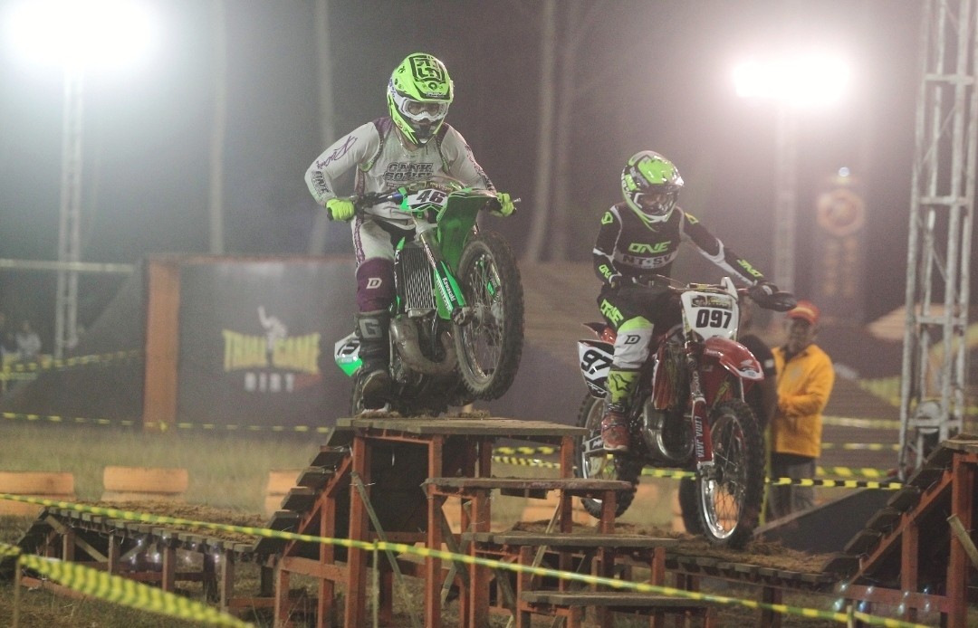 Motorcross width=560