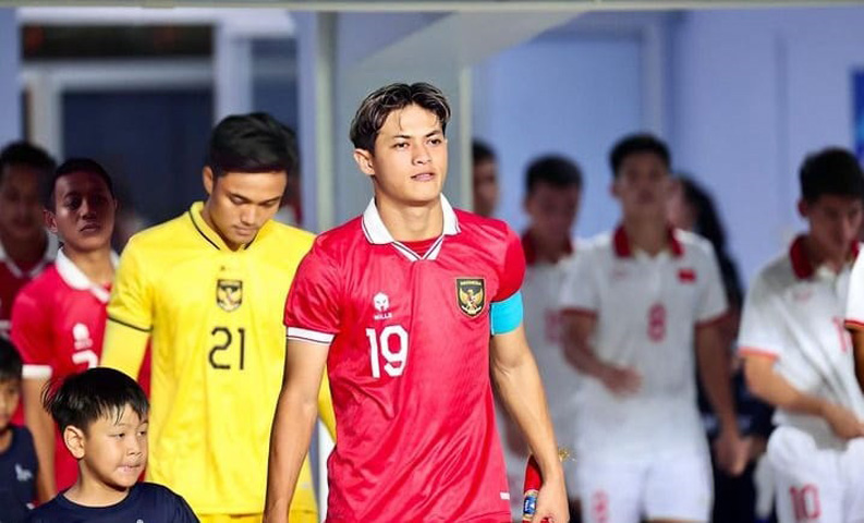 Alfeandra Dewangga menjadi kapten Timnas U-23 kala menghadapi Vietnam di laga final Piala  AFF U-23 2023 di Thailand. (IG @alfeandradewangga)