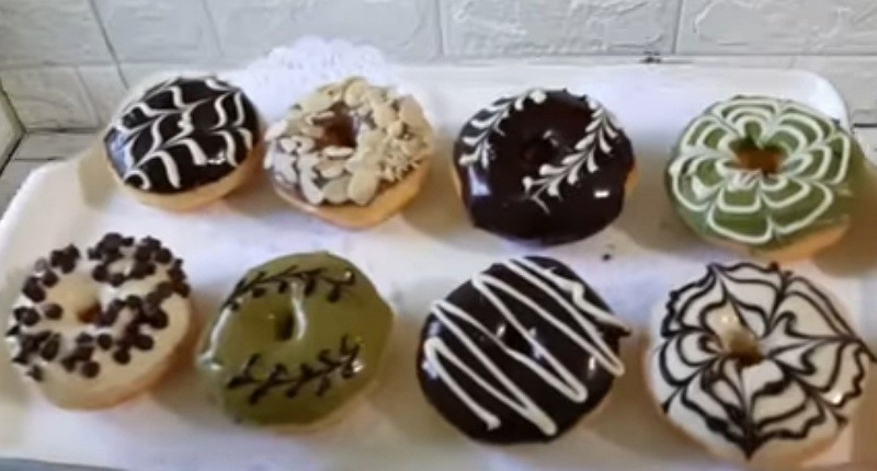 Cara Membuat Donat Sederhana ala Rumahan, Pakai Topping Cokelat Bikin Nagih