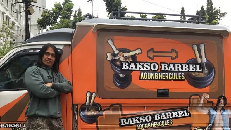 Artis jualan bakso. (Foto: instagram)