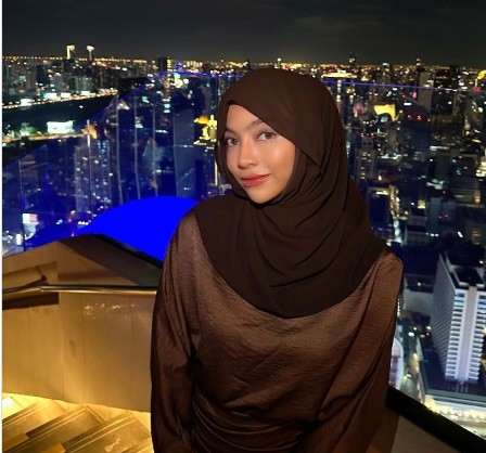 Potret selebgram Oklin Fia makin santun. (foto: instagram)