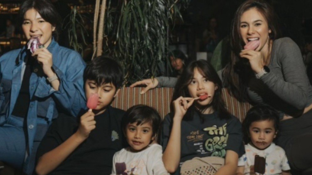 Artis tetap awet muda meski anak sudah remaja. (Foto: instagram)