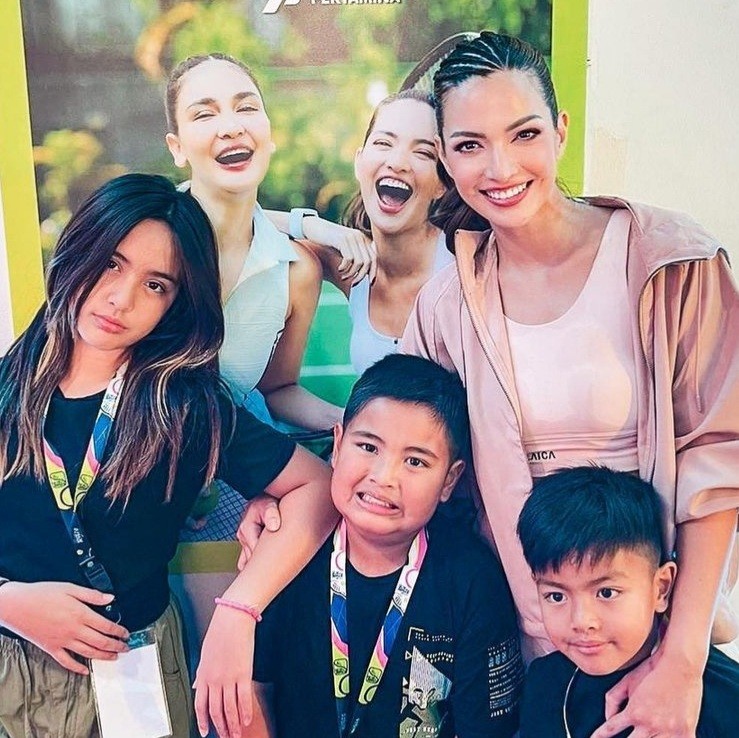 Artis tetap awet muda meski anak sudah remaja. (Foto: instagram)