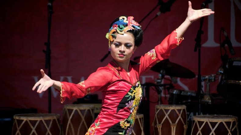 Tari Ketuk Tilu, seni tari khas Karawang yang jadi cikal bakal Tari Jaipong. (FOTO: ISTIMEWA)