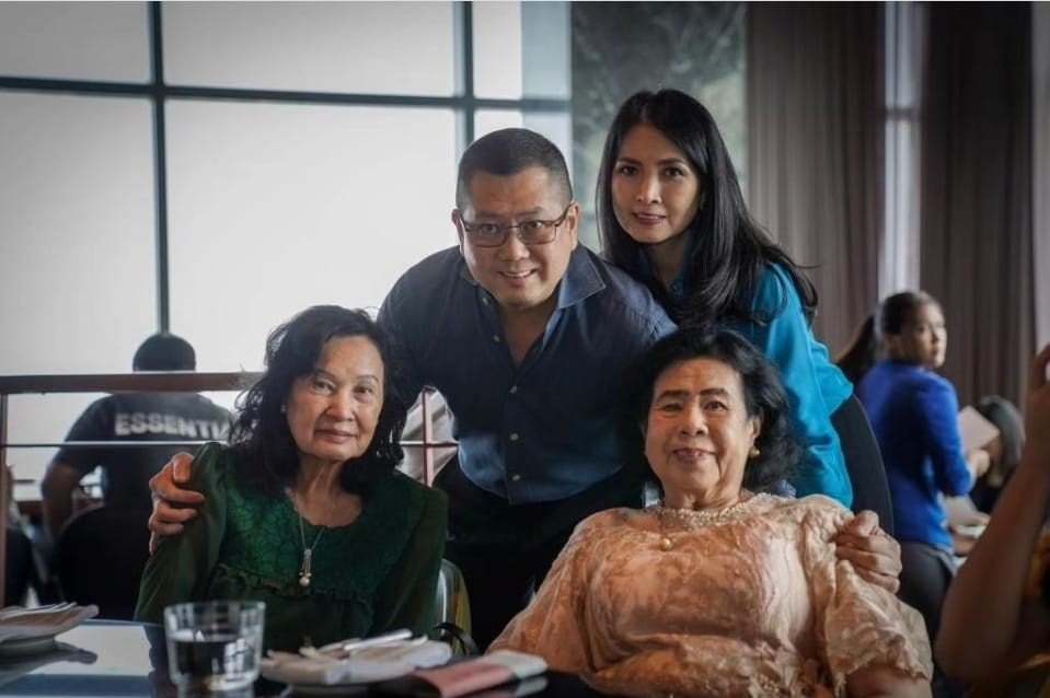 Potret perayaan ulang tahun ibunda Hary Tanoesoedibjo. (foto: instagram Hary Tanoesoedibjo)