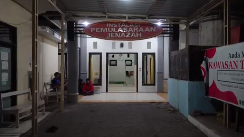 11 Korban Tewas Kecelakaan Elf Ditabrak KA Probowangi  (Foto: iNews/Yayan Nugroho)