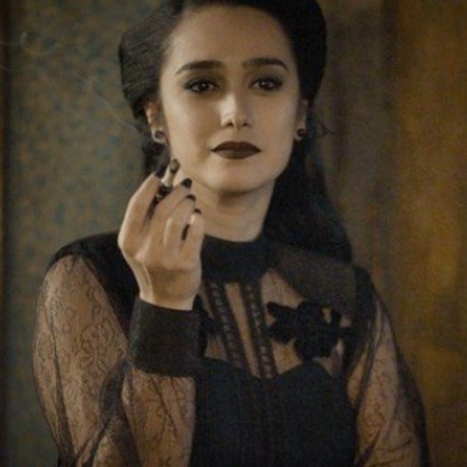 Artis cantik merokok demi film. (Foto: instagram)