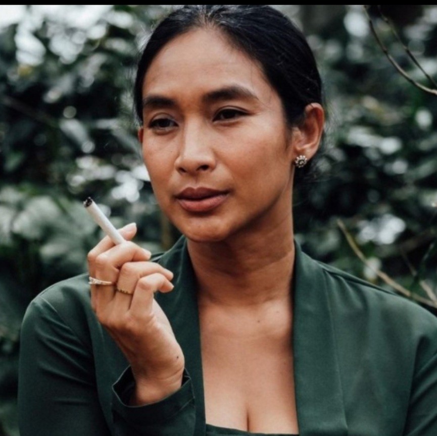 Artis cantik merokok demi film. (Foto: instagram)