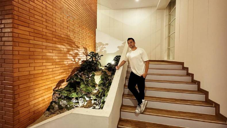 Taman mini di dalam gedung