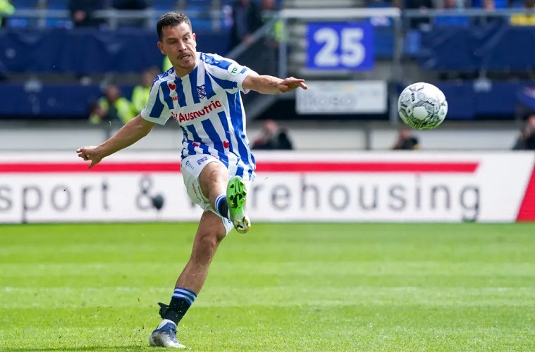 Pemain keturunan, Thom Haye, jadi pemain inti di Heerenveen. (Foto: feanonline)