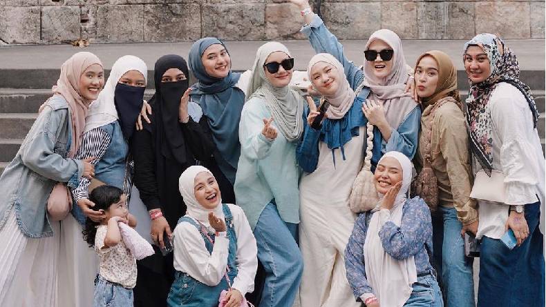 Berlibur ke taman hiburan (Foto: @dindahw)