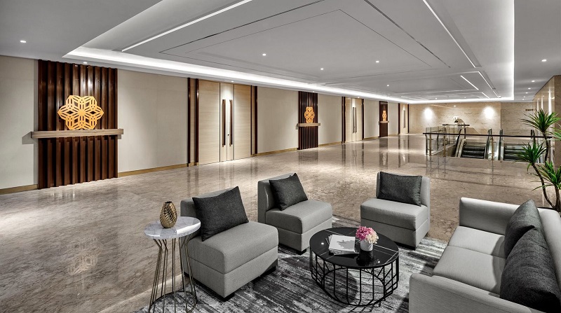 Aryanusa Ballroom Foyer dengan design modern sekaligus menunjukkan identitas lokal Nusantara. (Foto: dok Menara Danareksa)