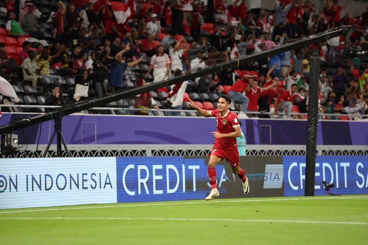 Gelandang Timnas Indonesia, Marselino Ferdinan membuat bangga KMSK Deinze. Dia menjadi pemain pertama dari Liga Belgia yang berhasil mencetak gol di Piala Asia. (foto: PSSI)