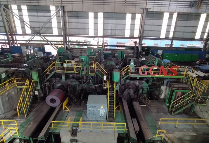Proses produksi stainless steel milik PT GCNS di kawasan industri IMIP. (Foto: Zen Teguh/iNews.id)