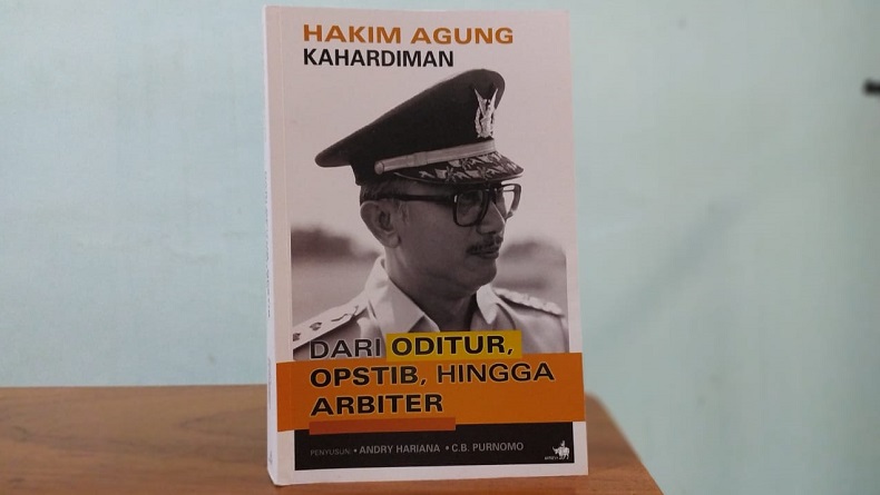 Buku Hakim Agung Kahardiman. (Foto: iNews.id/zen teguh).