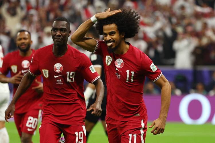 Striker Qatar Akram Afif mencetak 3 gol dari titik penalti kontra Yordania pada final Piala Asia 2023 di Stadion Lusail, Qatar, Sabtu (10/2/2024) malam WIB. (Foto: REUTERS_