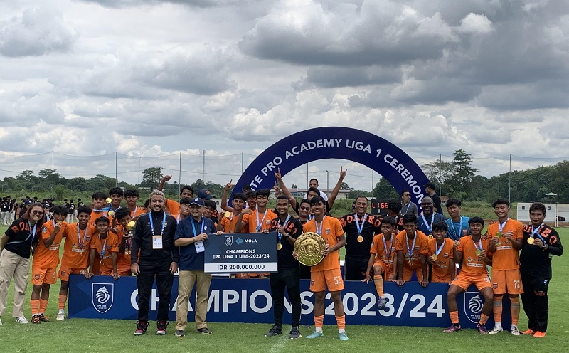Borneo FC U-16 juara Elite Pro Academy (EPA) Liga 1  U-16 2023-2024 usai menggilas Persis Solo U-16 2-1 pada final di Garudayaksa Academy, Bekasi, Rabu (6/3/2024). (Foto: MPI/Andika Rachmansyah)
