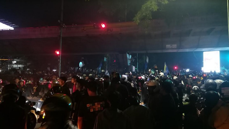 Konvoi Bobotoh di Bandung rayakan kemenangan Persib.