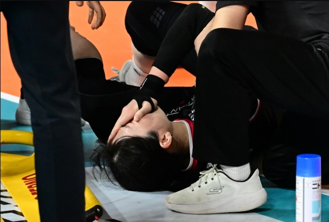 Kapten Red Sparks, Lee So-young, mengalami cedera saat melawan GS Caltex, Kamis (7/3/2024). (Foto: Kovo)