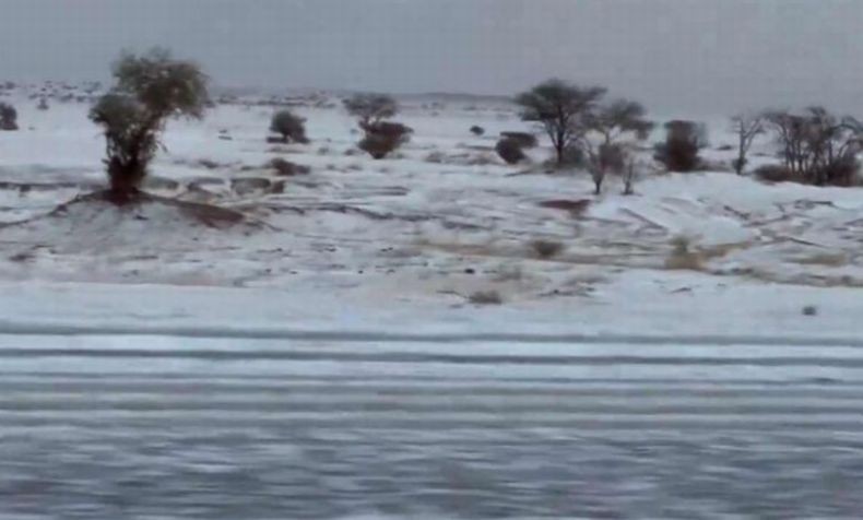 Masya Allah, Begini Penampakan Gurun Pasir Arab Saudi Diselimuti Salju saat Ramadhan
