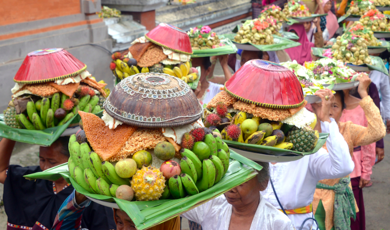 5 Tradisi Menyambut Lebaran Unik di Indonesia, Ada yang Sampai Perang! 