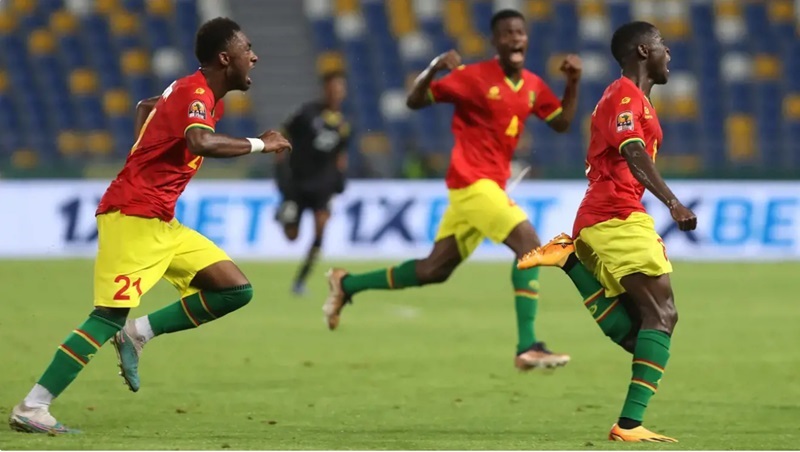 Timnas Guinea U-23 punya postur dan power yang lebih baik dari pemain Indonesia. (foto: CAF)