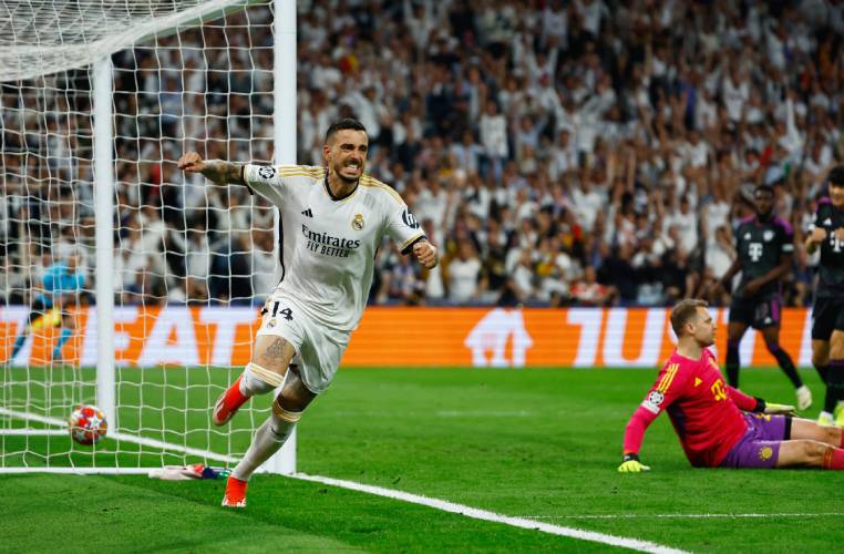 Striker Real Madrid Joselu merayakan gol kemenangan 2-1 timnya atas Bayern Munchen pada leg kedua semifinal Liga Champions 2023-2024 di Santiago Bernabeu, Kamis (9/5/2024) dini hari WIB. (Foto: Reuters)