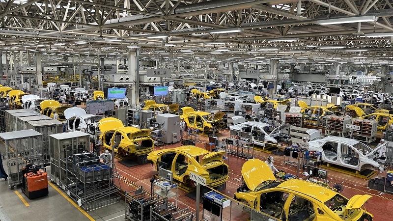 Mobil listrik GAC Aion diproduksi di pabrik yang mengusung teknologi robotik terdepan. (Foto: GAC Aion Indonesia)