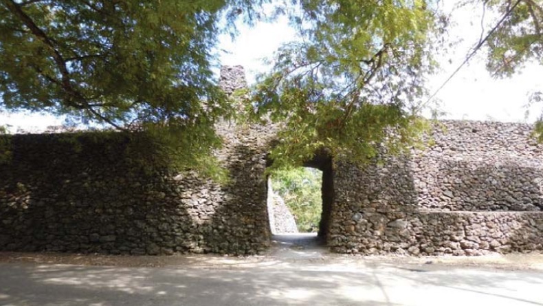 Benteng Keraton Buton, salah satu bukti kejayaan Kesultanan Buton. (Foto: Dok. Kemdikbud).