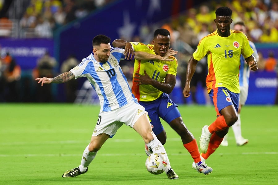 Timnas Argentina masih bermain imbang 0-0 lawan Kolombia di babak pertama final Copa America 2024. Pertandingan berjalan seru. (foto: USA SPORT TODAY)