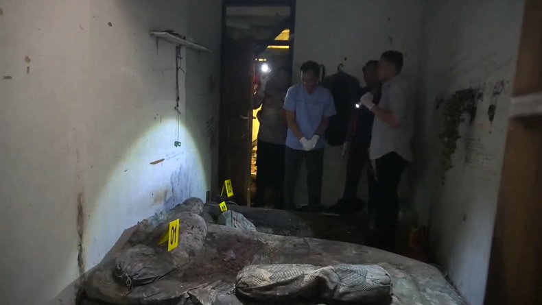 Polisi masih menyelidiki temuan kerangka ibu dan anak di Perumahan Tanimulya Indah, Desa Tanimulya, Kecamatan Ngamprah, Kabupaten Bandung Barat. (Foto: Yuwono Wahyu).