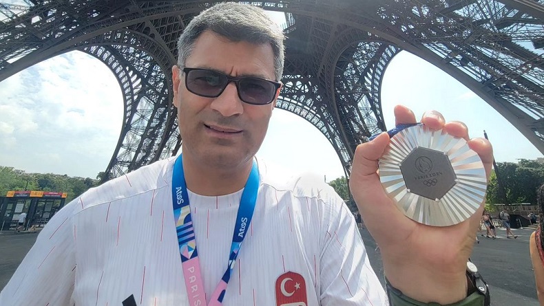 Atlet tembak Turki Yusuf Dikec yang viral di media sosial karena gayanya saat menembak di Olimpiade Paris 2024 terlihat santai. (Foto: Istimewa/Instagram Yusuf Dikec)