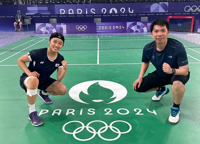 Pelatih asal Indonesia, Rony Agustinus (kanan) sukses mengantar tunggal putri Korea Selatan An Se Young meraih medali emas Olimpiade Paris 2024. (Foto: Instagram @a_sy_2225)