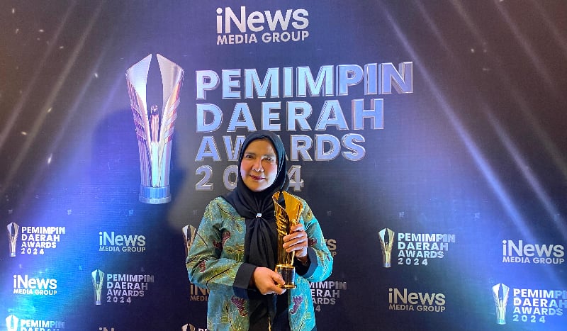 Wali Kota Bandar Lampung Eva Dwiana meraih Pemimpin Daerah Awards 2024 kategori Peningkatan Ekonomi Daerah. (Foto: iNews Media Group/Rizqa Leony Putri)