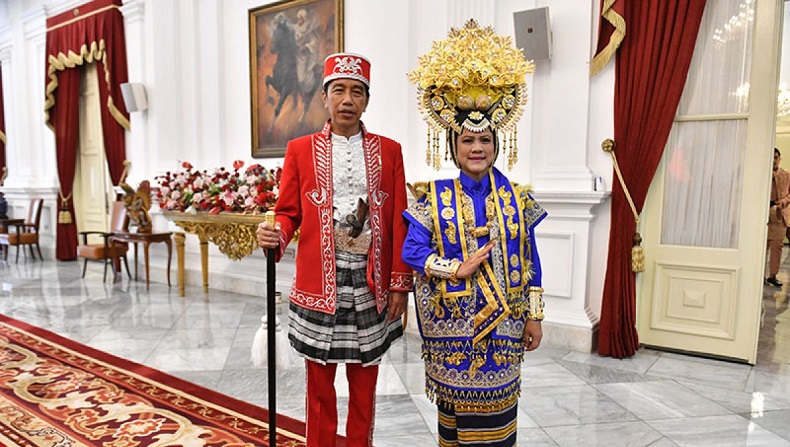 Baju adat yang dipakai Presiden Jokowi saat upacara HUT ke-77 RI. (Foto: Antara)